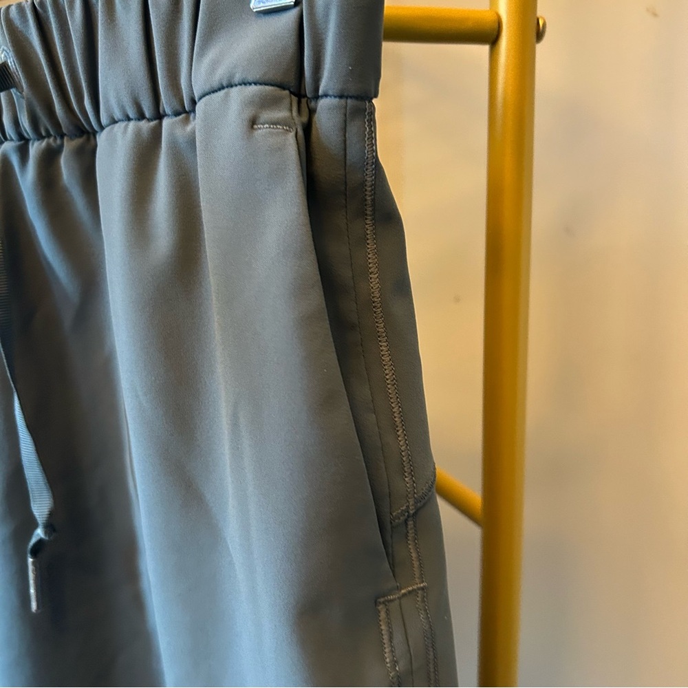 Lululemon Athletica On The Fly Woven drawstring Skirt in grayish green size 6 - Picture 7 of 10